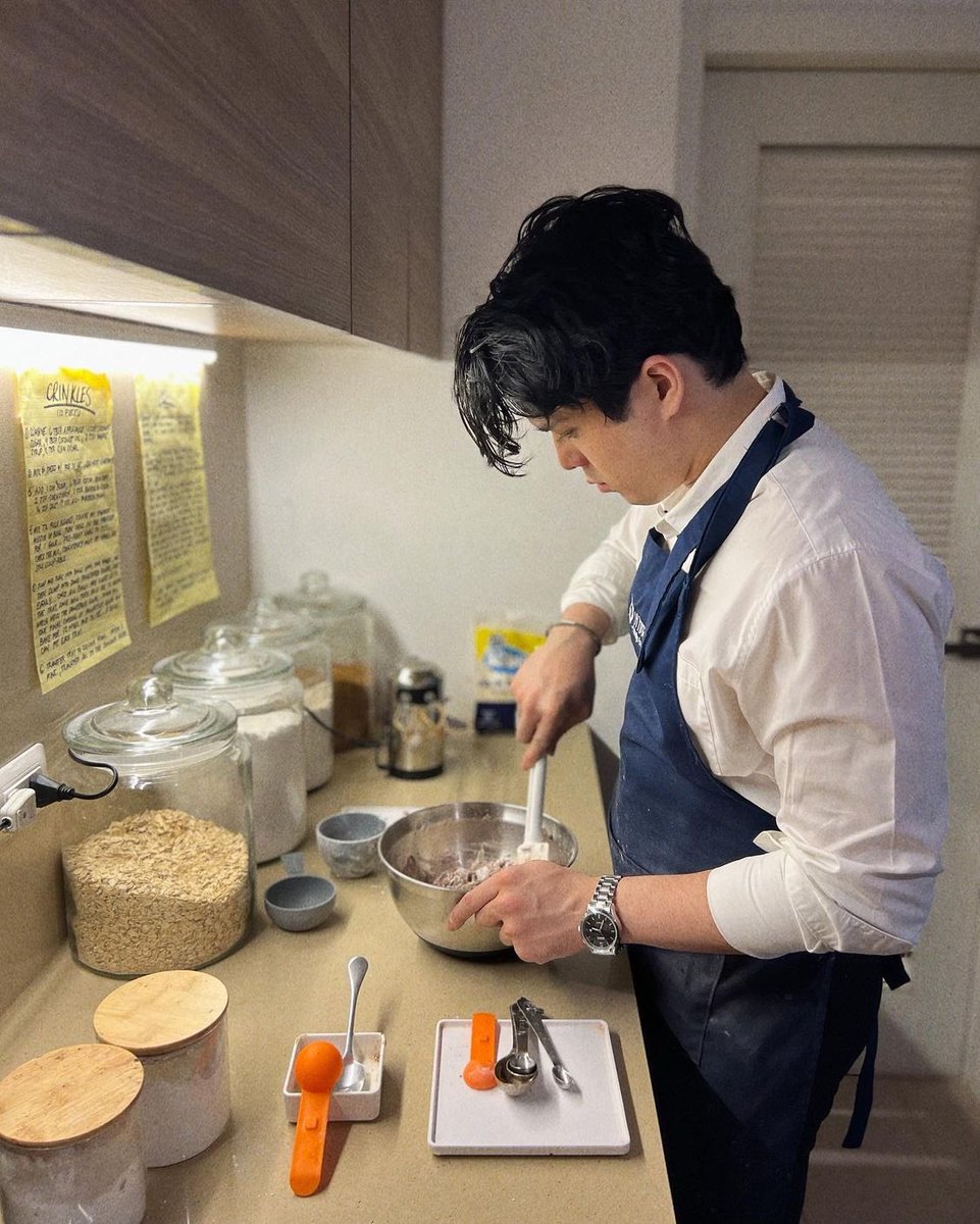 ZingMT's tweet photo. Kung ganito kagwapo yung baker talaga 😍😍😍

#ElmoMagalona | @SuperElmo https://t.co/Lx77rGbIr4