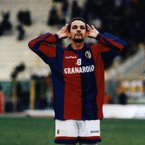Günaydın #FormaHikayeleri takipçileri, iyi pazarlar!

#RobertoBaggio #SerieA #DerbydellAppennino 

#Fiorentina 1988-89 iç saha
#Bologna 1997-98 iç saha