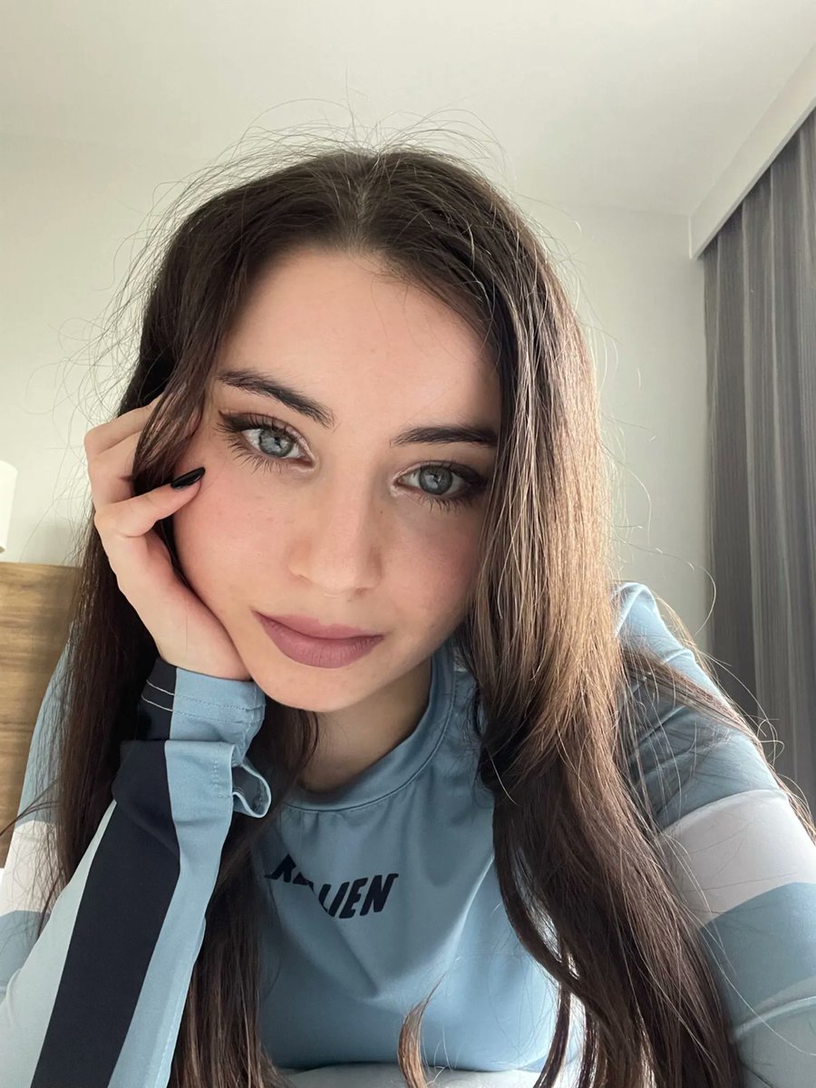 wallis909's tweet photo. london see u tonight 🦋 https://t.co/40JZpLOzAJ