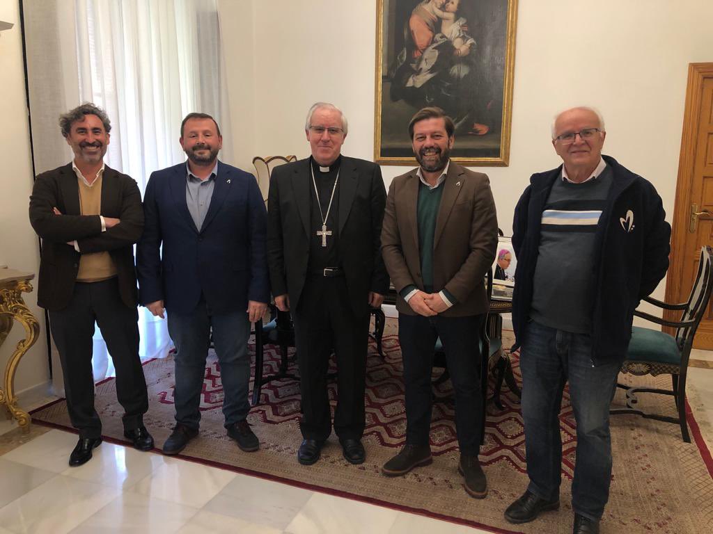 ArzobispoSaiz's tweet photo. Visita de la #FamiliaMarista, Provincia Mediterránea. Coordinador de la Misión, Superior de Sevilla y Directores de los colegios de #Sevilla y #SanlúcarlaMayor. Diálogo sobre la Iglesia, la vida consagrada y la enseñanza. Recuerdo especial para la comunidad de #Alepo (Siria) https://t.co/58h2FlZQnf