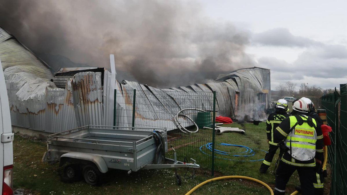 CourrierPicard's tweet photo. Aisne: une entreprise détruite dans un incendie ➡️  https://t.co/iKYOSoGd4i #Crouy #Soissons #Aisne #incendie #FaitsDivers https://t.co/MPLGZELkzN