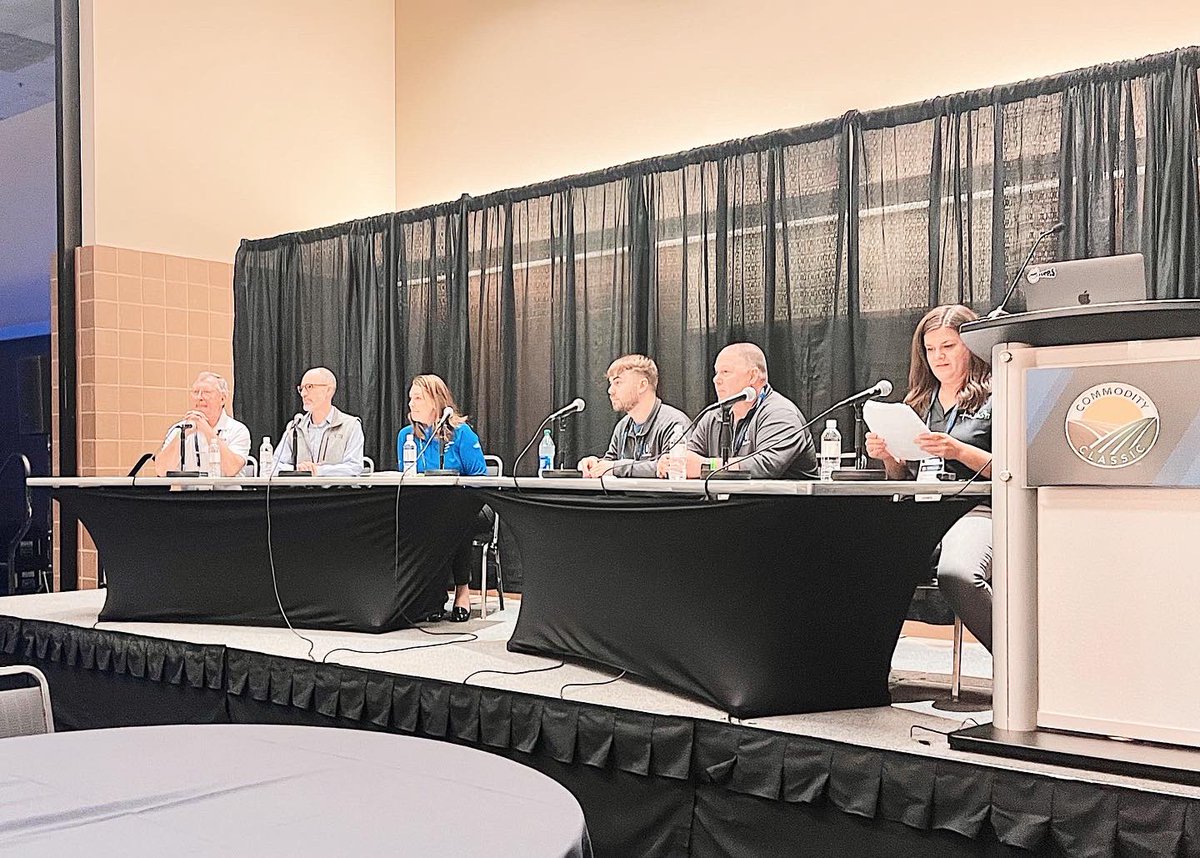farmcredit's tweet photo. Yesterday, @thefarmbabe & @farmcreditmid took over #FarmCredit’s social channels during @ComClassic. Thanks to the panelists who spoke on ag innovation, including @FCSAmerica’s customers & @FarmBureau #AgInnovationChallenge finalists, Grain Weevil! #FarmCreditTakeover https://t.co/I3y9XvTp8p