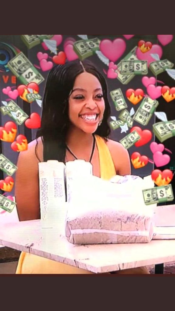 BBMMPHOWABADIMO's tweet photo. in my years of watching big brother i have never been sooo satisfied with my favourite housemate like i am with MphoWabaDimo . she’s EVERYTHING !!her fashion sense , her content , her heart , her beauty is top tier plsss 😭😭😭😭😭😭😭😭🔥❤️❤️❤️❤️#BBMzanzi https://t.co/0Wook6rZsV