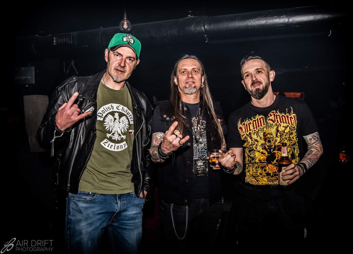 Zielony666's tweet photo. Z Aniołem \m/ #VirginSnatch https://t.co/Gm5tjwBzt2
