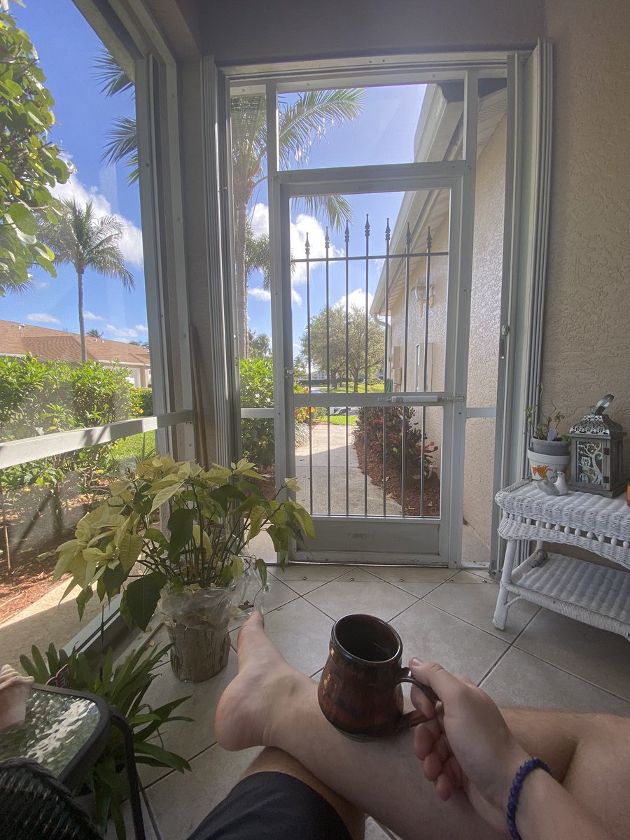 GM from #FortMyers 🌴☕️ been nice to disconnected for a bit. 

Hope everyone has a relaxing weekend 😌 #florida