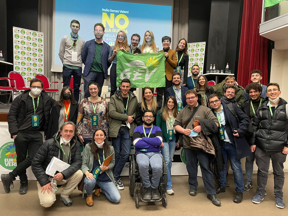 Una splendida prima giornata del nostro congresso "#ItaliasenzaVeleni" #NoallaGuerra con la partecipazione dei nostri verdissimi Giovani @EuropeistiVerdi  💚