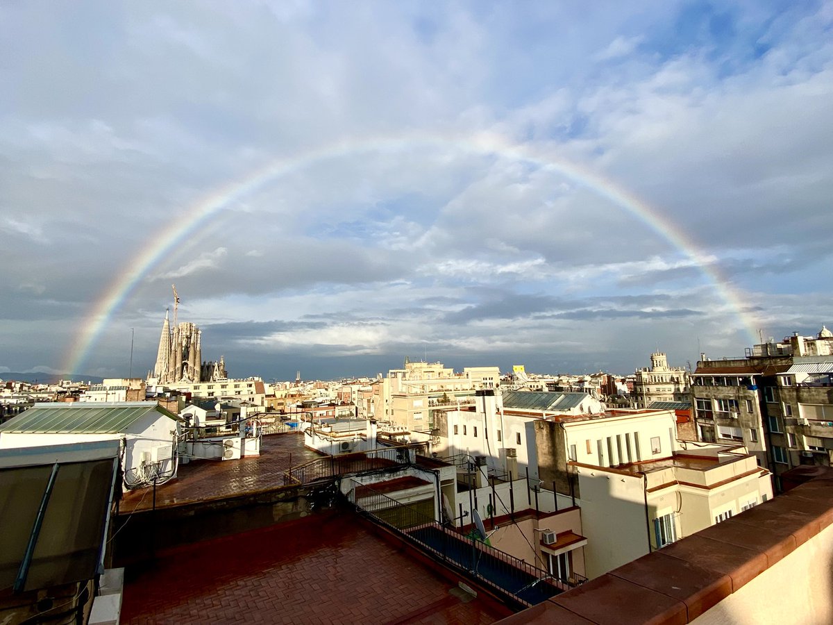 blancabalanzo's tweet photo. Des del terrat de casa 🌈 https://t.co/F5T8nmATl6