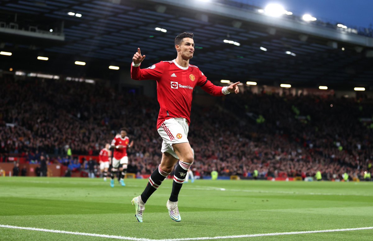 ManUtd_ID's tweet photo. 8️⃣0️⃣6️⃣. @Cristiano.

Pencetak gol terbanyak sepanjang masa sepak bola profesional.

#MUFC | #MUNTOT https://t.co/4fb2dQOUUj
