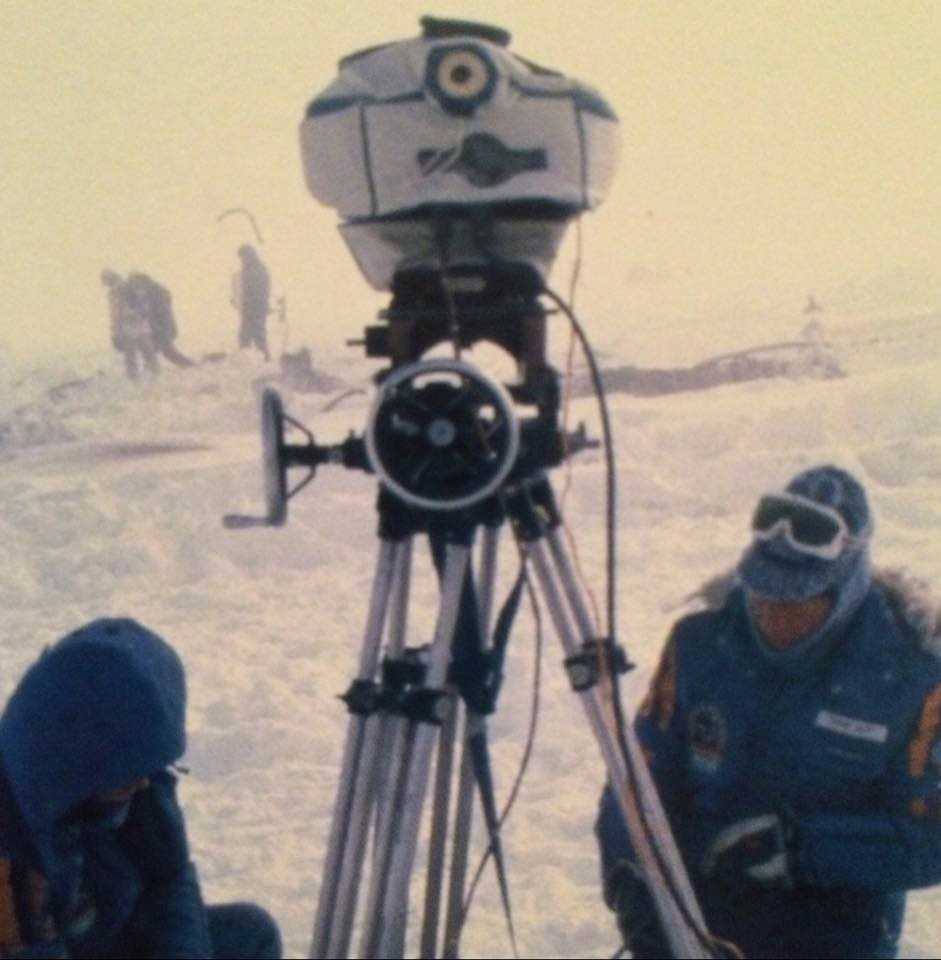 tesbtimeline's tweet photo. #OnThisDay March 12th, 1979
• #GeorgeLucas arrives in London for the start of production at @ElstreeStudios.
• @ILMVFX ships the brand new #Empireflex camera to Norway for 2nd Unit shots.
#StarWars #TheEmpireStrikesBack #TESBTimeline https://t.co/dHX6NWj5xx