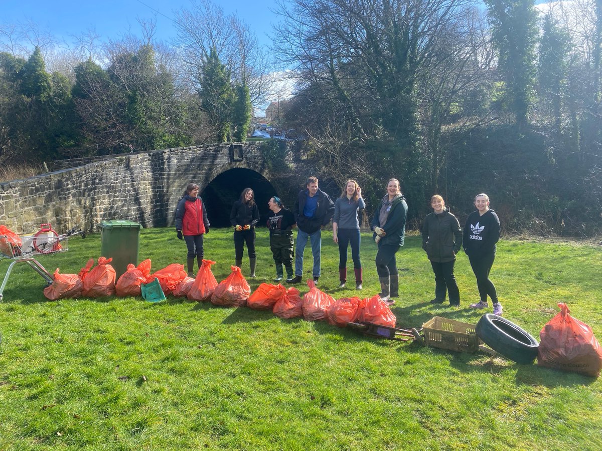🌱A BIG BURN CLEAN-UP! We had 18 people take part  today! 

🌻 In two sweet hours we filled FOURTEEN bags! 

🤔We also found a tyre, a wheelie bin, a scooter, a pet crate, a gardening spade and a trolley (which came in very useful!). 

💚Thank you to everyone who came along !