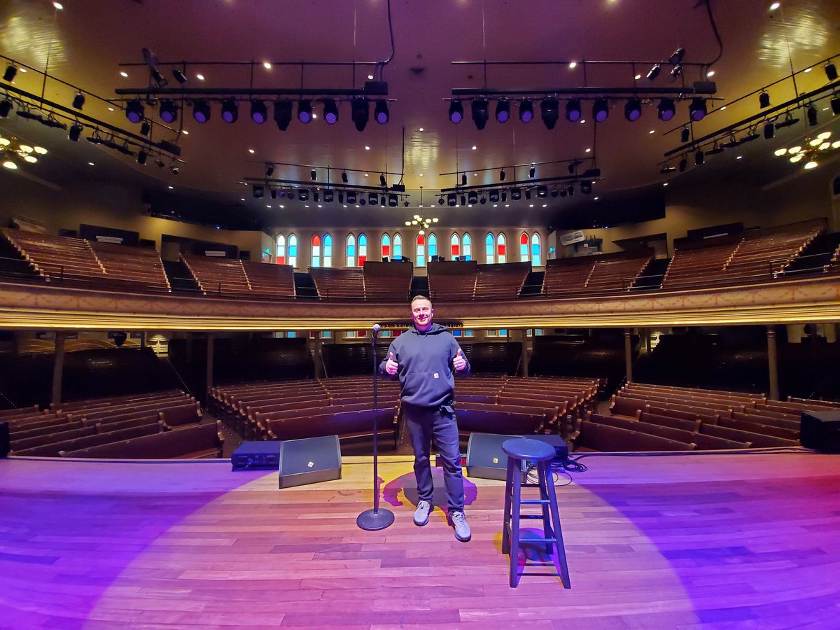 ChrisJComedy's tweet image. Fun Times performing on this legendary stage! Ryman Auditorium - Nashville, TN w Sal, Chrissy D &amp;amp; Theo V!
😯👍
@theryman
#RymanAuditorium