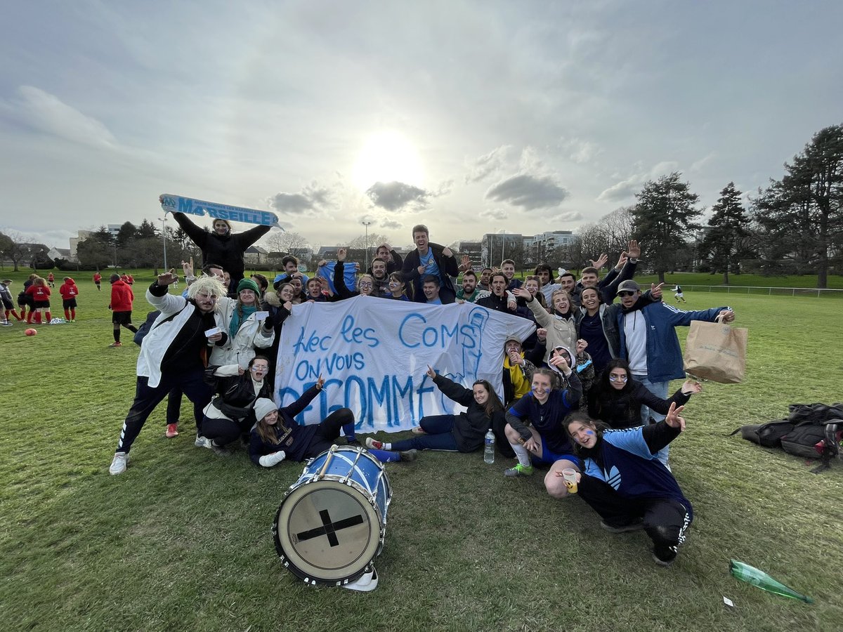 ejcam_foot's tweet photo. 13h de car
16 joueurs 
10 joueuses
7 matchs 
9 buts marqués
D’innombrables blessures
1 Kop fantastique 
345 chants 

Malgré quelques regrets, merci #TFIEJ2022 💙 https://t.co/oTYq66NhYT