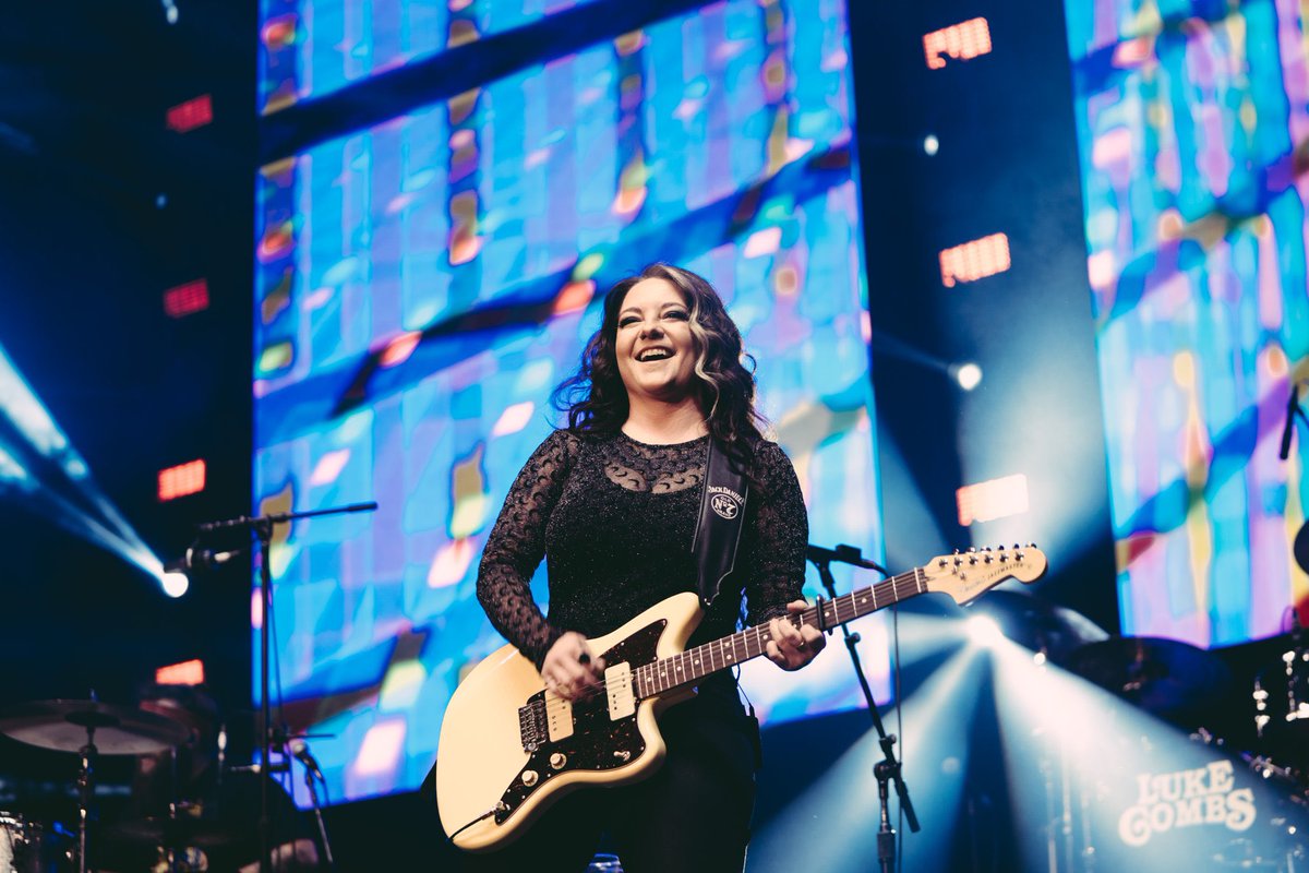 TheWomenCountry's tweet photo. It’s all smiles at #C2C! 😃 https://t.co/ZLwqG1rFzP