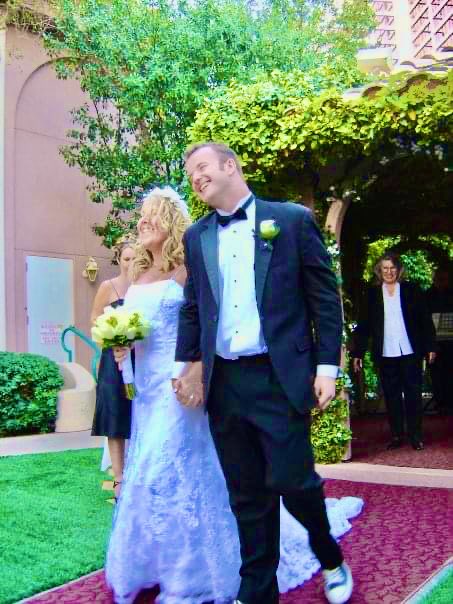 MickeyBeese's tweet photo. 13 years ago we were all doing this!! @EddBeese @AnitaTipping @tomclancy101 @MrScholesy @Charliefarr77 @emeeking18 @DaveGricho @TTwells1109 @thetrippett #vegaswedding #flamingo #happilyeverafter https://t.co/rTLuMY5v6P