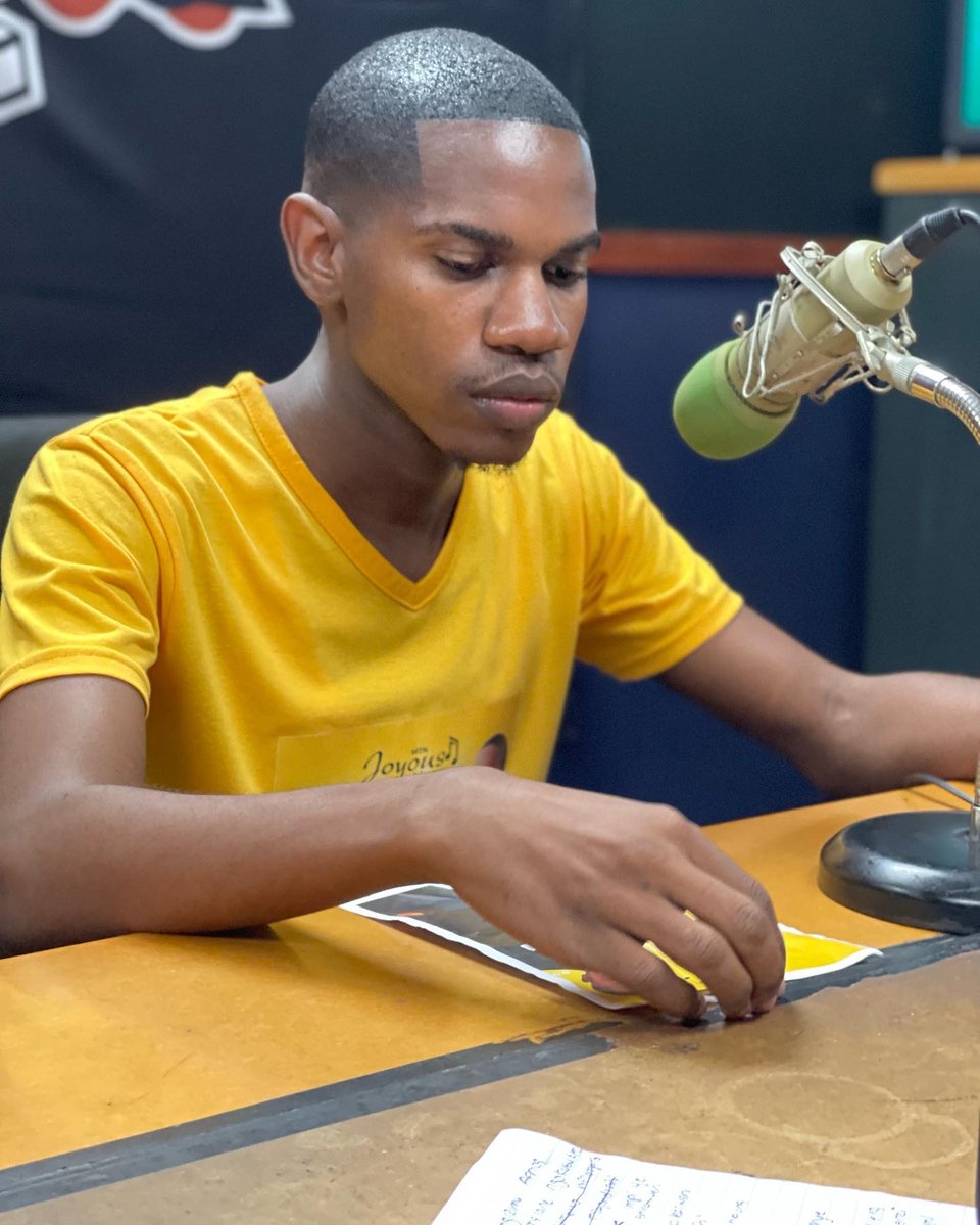 siphelelemiya's tweet image. Thank you IMBOKODO 96.8 FM 📻 for the opportunity.

Vote Vote Vote ‼️ #shareyourlight #road2top10 #BozzaNetwork #EverywhereYouGo @MTNza @JoyousSA