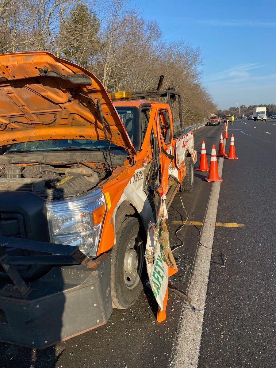 WindhamFD's tweet image. When you see blue, red, or amber lights, PLEASE MOVE OVER!!!

Not only is it the LAW, it can SAVE LIVES!

This accident occurred in Salem yesterday and could have been 100% avoided.

All you have to do is do your part and MOVE OVER!

Thank you for paying attention!!