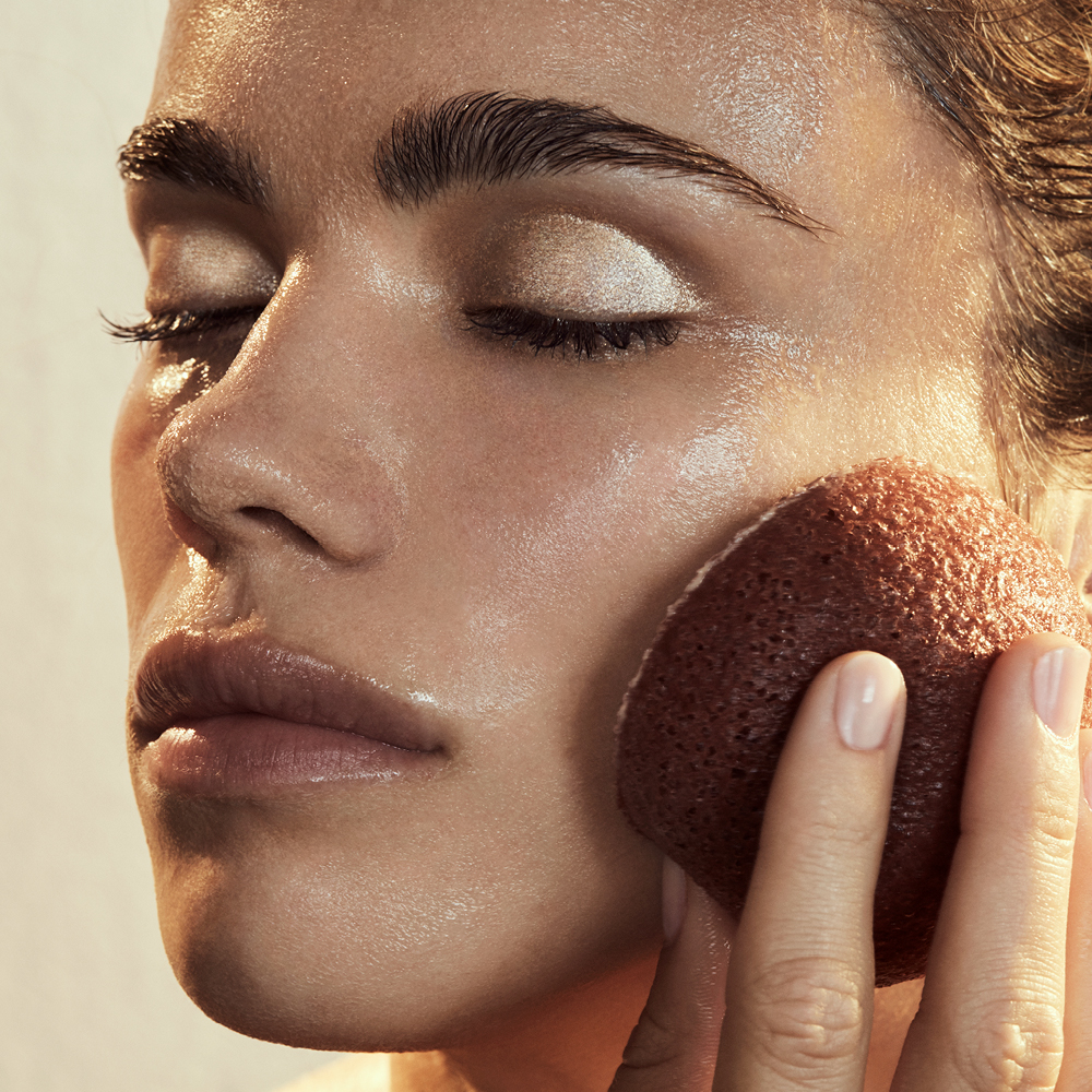 MZ Skin is a luxurious capsule collection of skincare created by Dr Maryam Zamani, a renowned London based Occuloplastic surgeon and aesthetic physician with a background in dermatology. skinstation.co.uk/about-mz-skin