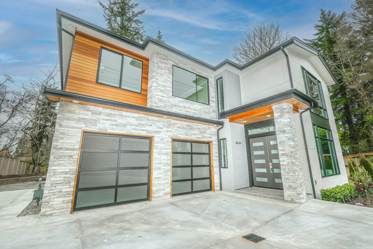 azAprilkeys's tweet photo. Rate this house's exterior from a scale of 1️⃣ to 🔟! https://t.co/mqlBTOmTtL https://t.co/3cyUzJCsiB
