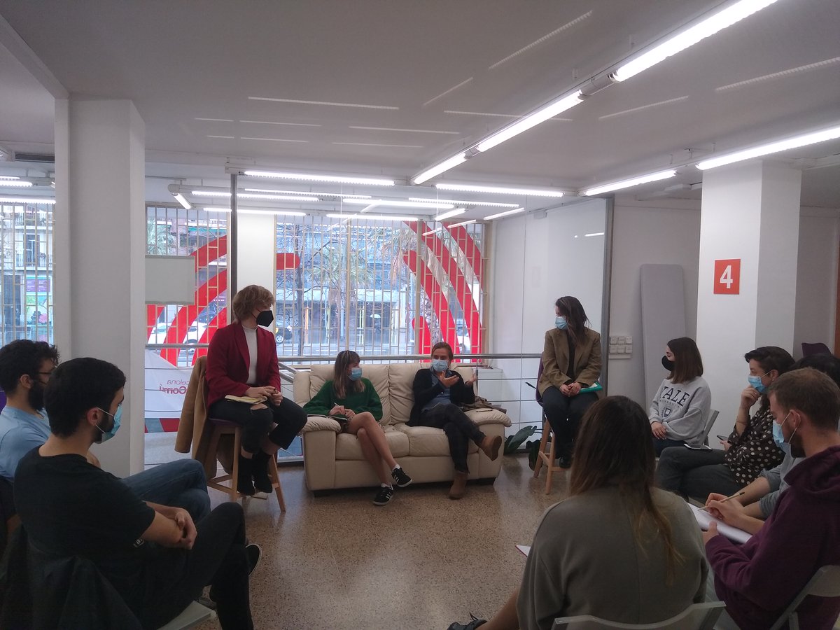 conflubaix's tweet photo. Molt profitosa i emotiva jornada de reflexió i cures❤️‍🩹en commemoració d'aquest #8M💜on hem parlat sobre #Feminismes i #SalutMental i com ens afecta especialment a les Joves amb una mirada interseccional i inclusiva, i la necessitat de crear aquest tipus d'espais en orgs. juvenils https://t.co/sgcIoPry7X