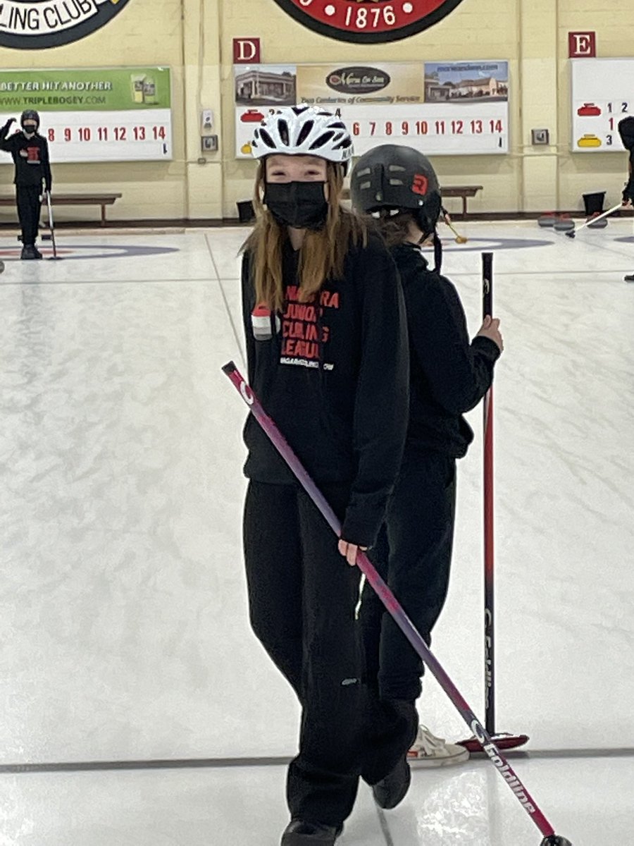 Another big week <a href="/NiagaraCurling/">Niagara Curling</a> as our juniors broke out their new shirts! Thanks to <a href="/CurlingCanada/">Curling Canada</a> #grassroots grant and member donations, kids from all across #niagara are able to #trycurling and look great doing it!