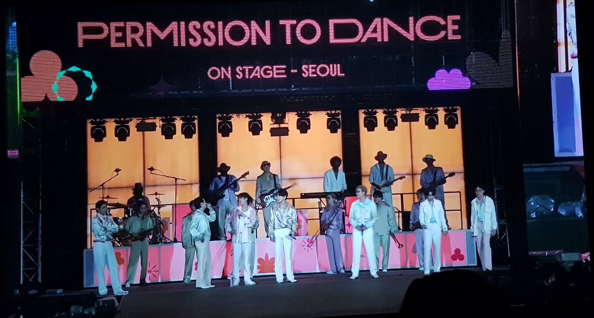 GrucaGosia's tweet photo. #bts PERMISSION TO DANCE ON STAGE - SEOUL live viewing #PTD_ON_STAGE_SEOUL https://t.co/MDkYt2EaVH