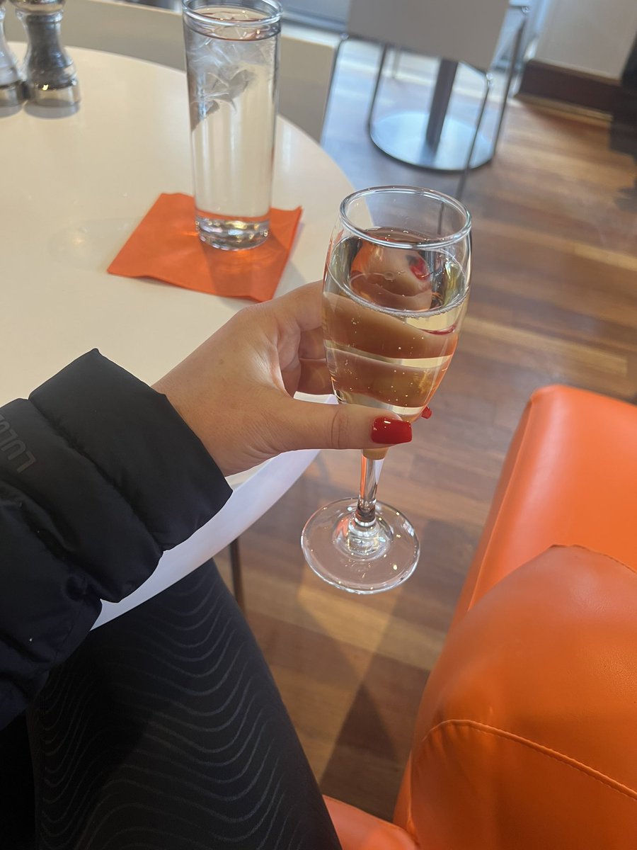 TravelThreadz's tweet photo. It’s snowing so brunch and shopping on the agenda https://t.co/9c4M3lSSa5