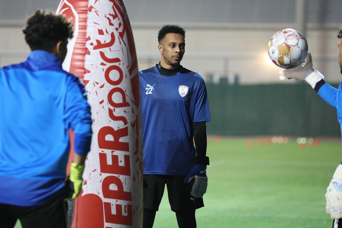 alwakrah_sc's tweet photo. حرص سعادة الشيخ خليفة بن حسن آل ثاني رئيس نادي الوكرة على حضور التدريب الرئيسي للموج الأزرق مساء اليوم لدعم ومساندة الفريق قبل مواجهة الغرافة في نصف نهائي كأس سمو الأمير. https://t.co/QqKScyxR2K