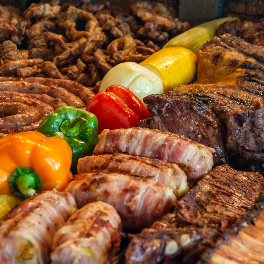 theknifeus's tweet photo. Nada como disfrutar del fin de semana con una buena comida, y en un lugar que te brinde la mejor atención.

#theknifeexperience #parrillaargentina #argentiniangrill #amantesdelacarne #meatlovers #allinclusive #grilledmeat #amantesdelacarne #shortribs #steaklovers  #steakhouse https://t.co/FcoHhYNNyg