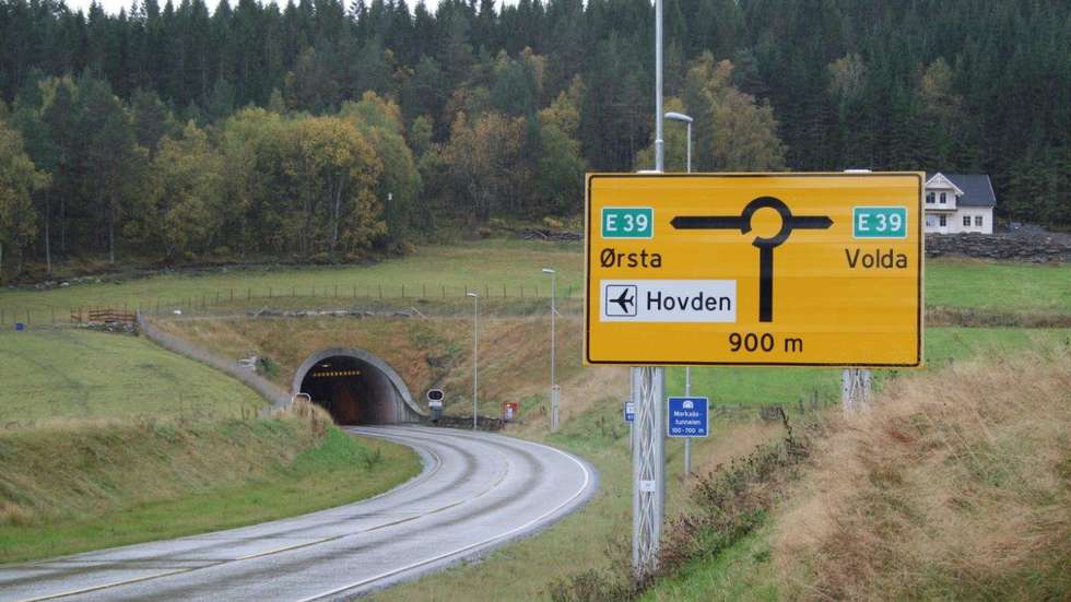 Stal brannsløkkingsapparat, køyrde i rus og utan førarkort og er tiltalt for vald(pluss) dlvr.it/SLZWpL