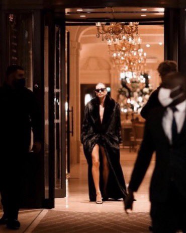 TheBlackGlinda's tweet photo. I might never get over Hailey Bieber wearing this Saint Laurent fur coat https://t.co/boQblvc5v2