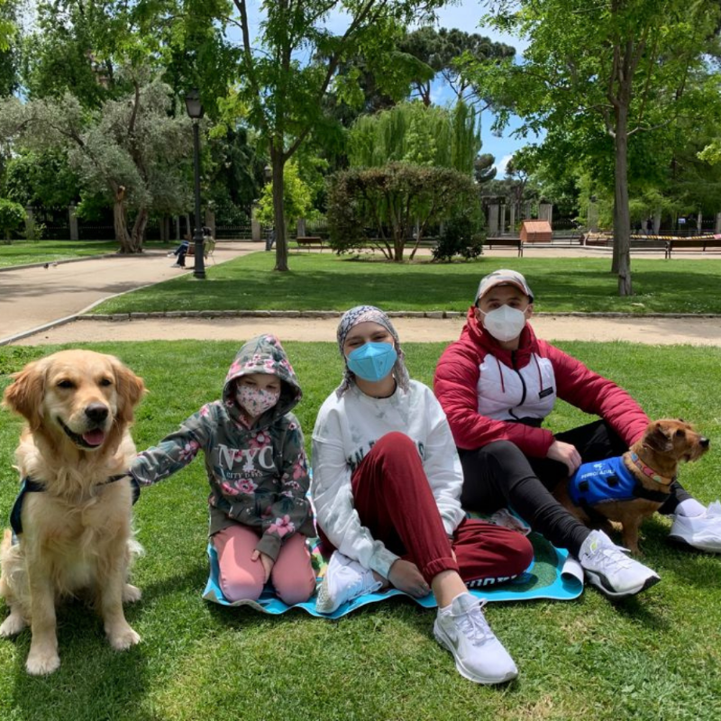FundAladina's tweet photo. 🟠 Desde la Fundación Aladina iniciamos una petición para pedir que los programas de terapia con perros sean una realidad en todos los hospitales y centros de salud.

🐕‍🦺 Nuestros peludos amigos pueden ayudar a miles de niños con cáncer que les necesitan.