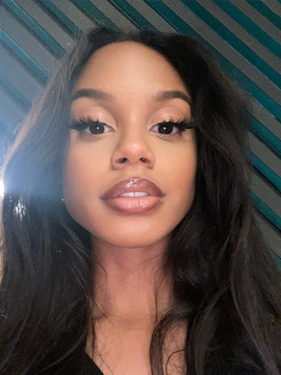 kyraadelaaa's tweet photo. coming back on twitter to show u my face rq https://t.co/CUhLUU48fh