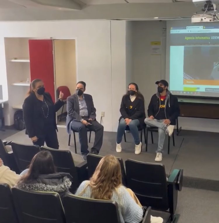 rixiogpr's tweet photo. Animando a los chicos en la aventura de la comunicación humana, abierta y al servicio de todos. 

#OpenHouseUDEM. 
📸: @edhuUDEM. https://t.co/ywdDUjjgUz