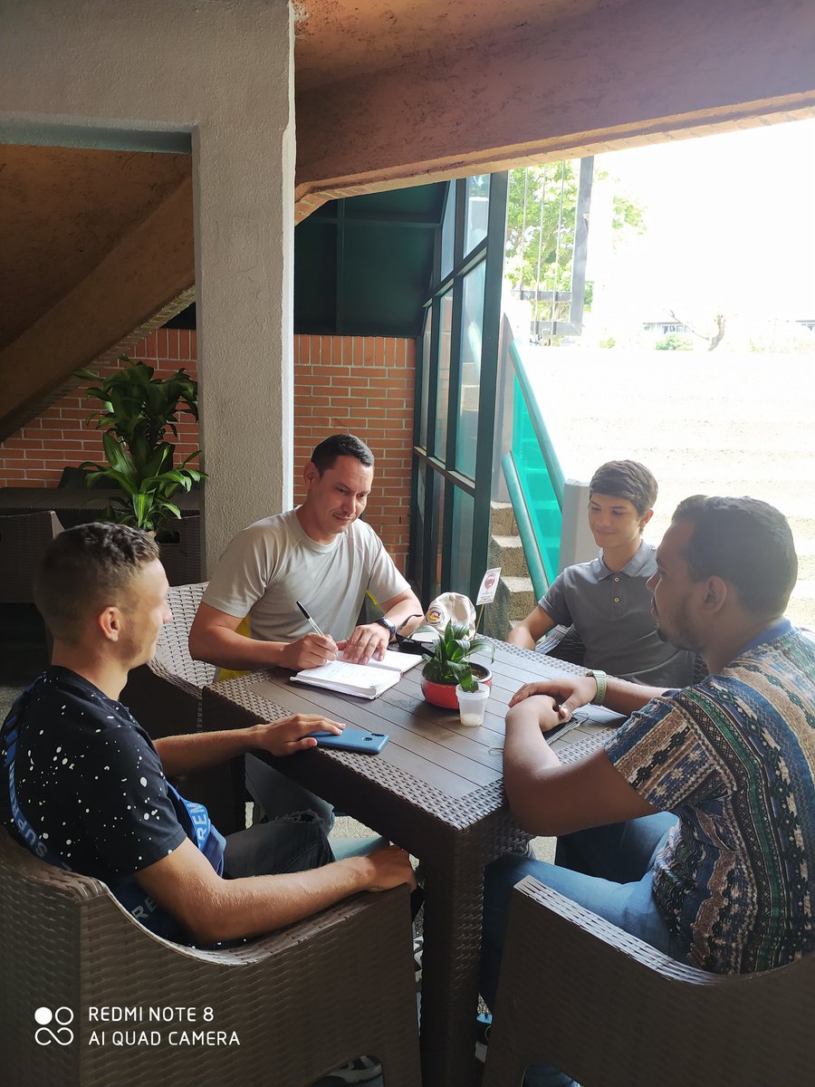 Jhonny326Lara's tweet photo. #Aragua Nuestro Compromiso es la Libertad.
Reunión con el Coord. de @AsoCiudadanasVV del Mcpio Mariño Hector Morena (@hectormorenaV) y su equipo de trabajo, Maker Dos Santos (@jmakerds) y Dorían Gamez (@DorianGamez6)
Las ideas son esenciales para construir un país #Vinculate https://t.co/hrebhQUYbD