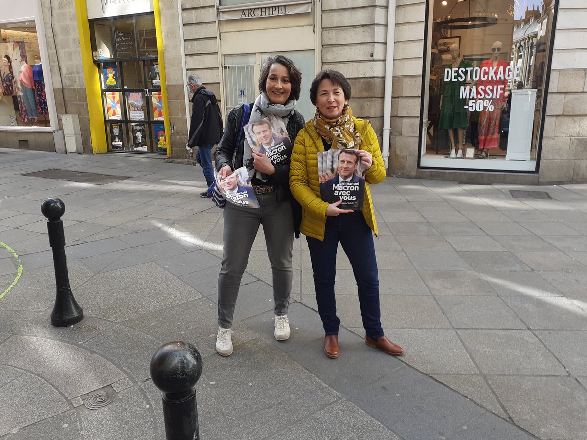 VeronikStephan's tweet photo. Grande Marche 44 aujourd'hui. Tractage et conférence sur L'Europe géopolitique et défense. Pour que nos valeurs l'emportent le 10 avril @TdP_44 @TerresDeProgres @RenaissanceUE @RenaissanceUE44 https://t.co/9qJN4q01DZ
