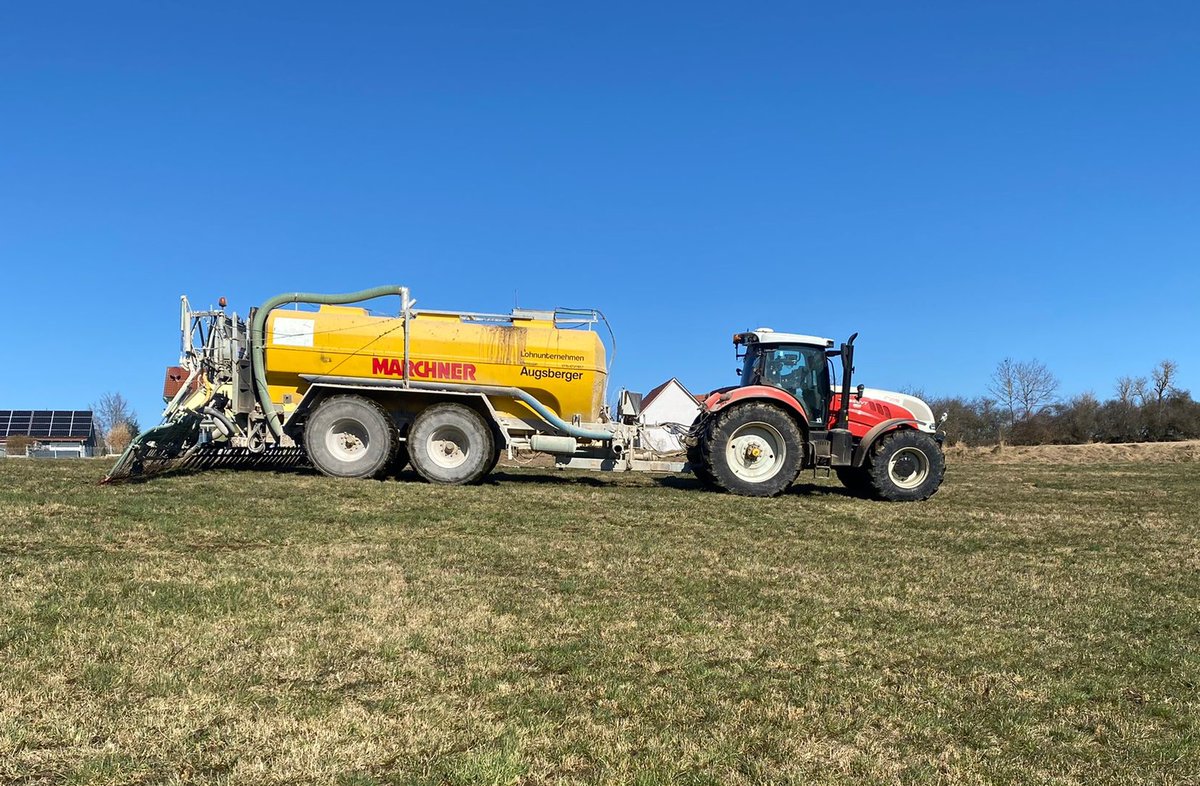profiMagazin's tweet photo. Ein #Steyr 6185 CVT mit 18,5m³ #Marchner Fass vom Lohnunternehmen Augsberger. https://t.co/xWA3GuipsB