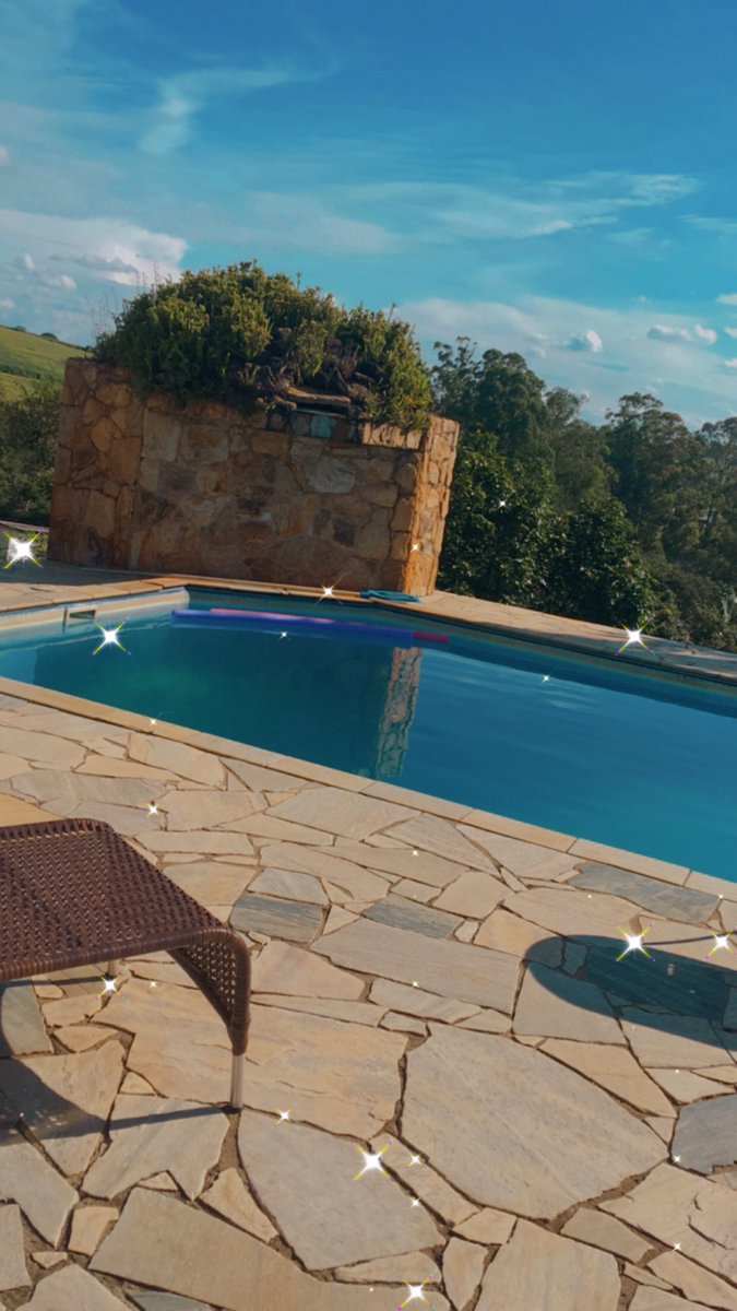 Quem advinha quem está nesse paraíso comigo e com o <a href="/KARAMELOO/">🐶KARAMELOO🐶</a> ?