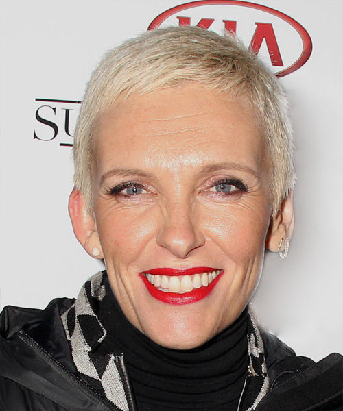 Spiceyben's tweet photo. Sat hear waiting for an @AnnieLennox biopic starring Toni Colette https://t.co/NcXb9d3FDA