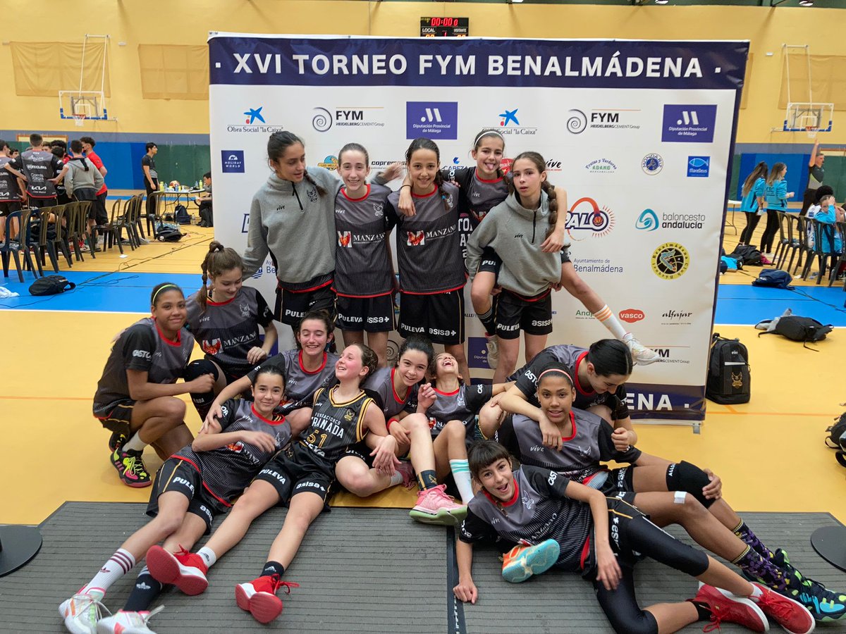 Carlos__Rufo's tweet photo. Solo recordar a @FundacionCBG  y @BaseFCBG que @extintormanzano FCBG  se ha enfrentado a @FCBbasket_fem manteniendo el nivel!!
No estaría mal  un poco de apoyo a estas jugadoras que estan compitiendo este finde con lo mejor a nivel nacional!!! 💪🏾💪🏾🏀🏀 https://t.co/fVdXia29n0