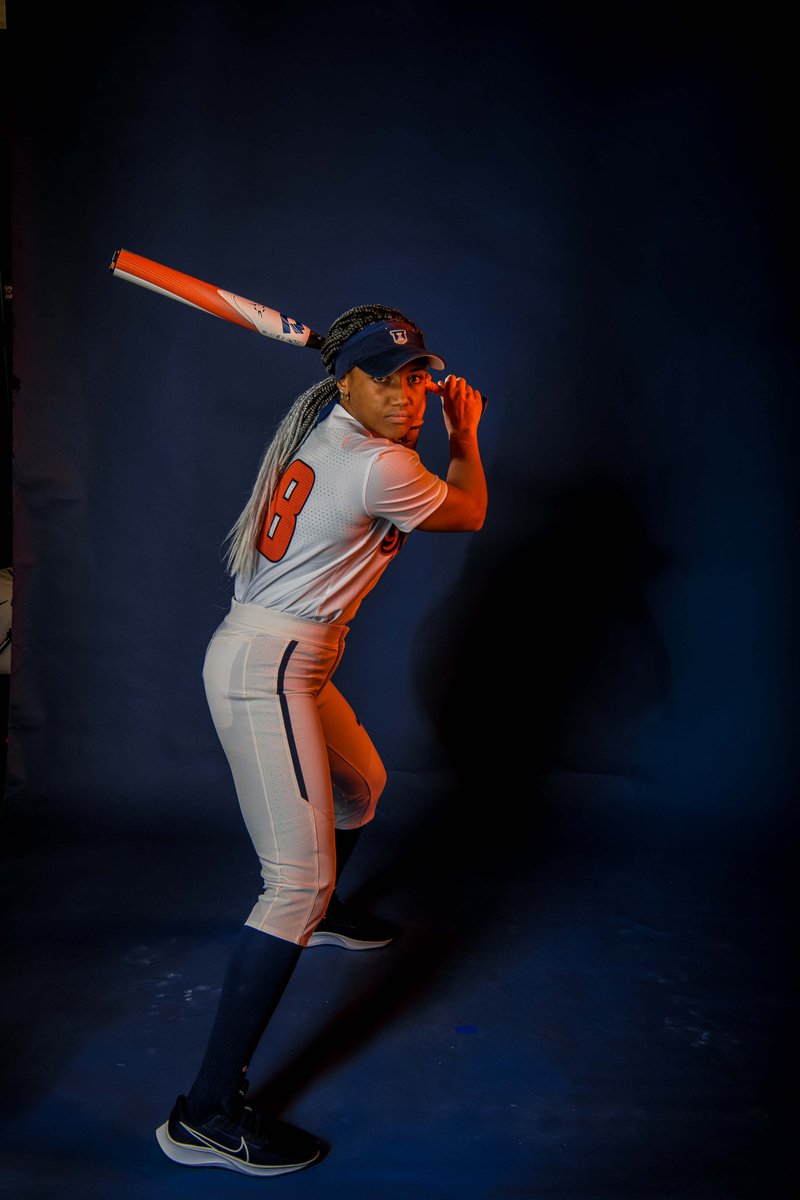 IlliniSB's tweet photo. .@JaeVic48 knocks in @kailee_powelll to extend the lead!

TOP 1 | #Illini 2, Liberty 0 https://t.co/wyOVThFmEf