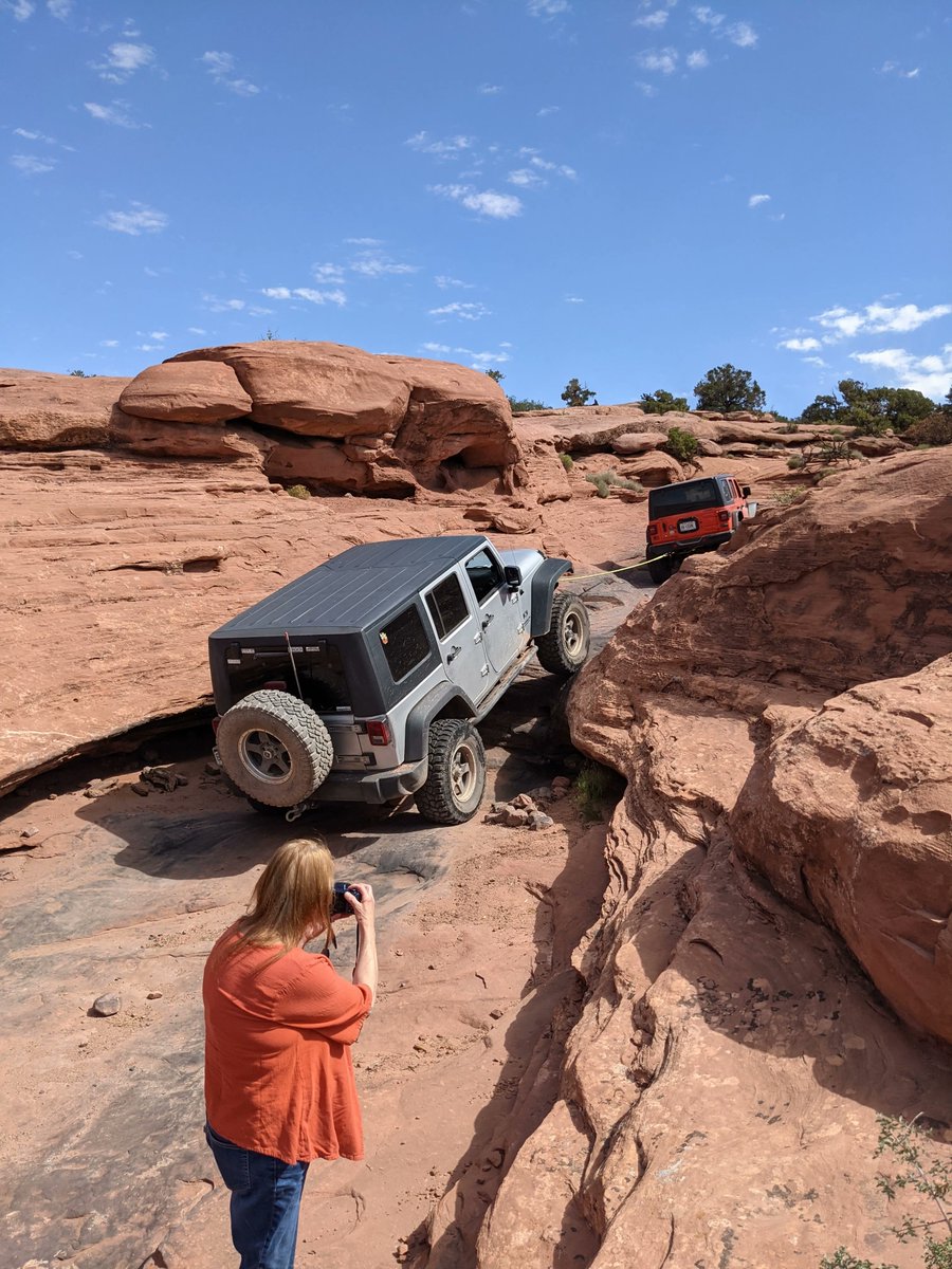 Always willing to lend a hand on the trails, the only time I have to pull out the straps the entire trip. #offroadsynthetics #jeeplife #jeep #jeepjlu #dailydrivencrawler #dailydrivercrawlers #jeepbadgeofhonor #builtnotbought #rmoab