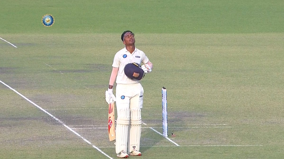 BCCIdomestic's tweet image. DO NOT MISS: Kumar Kushagra's quickfire 112* (111) on Day 1 against Nagaland 👍 👍

The Jharkhand wicketkeeper-batter set the stage on fire 🔥  &amp;amp; notched up a stroke-filled unbeaten ton in the @Paytm #RanjiTrophy #PQF. 👏 👏 #JHAvNAG 

Watch 🎥 🔽
bcci.tv/videos/5556688…