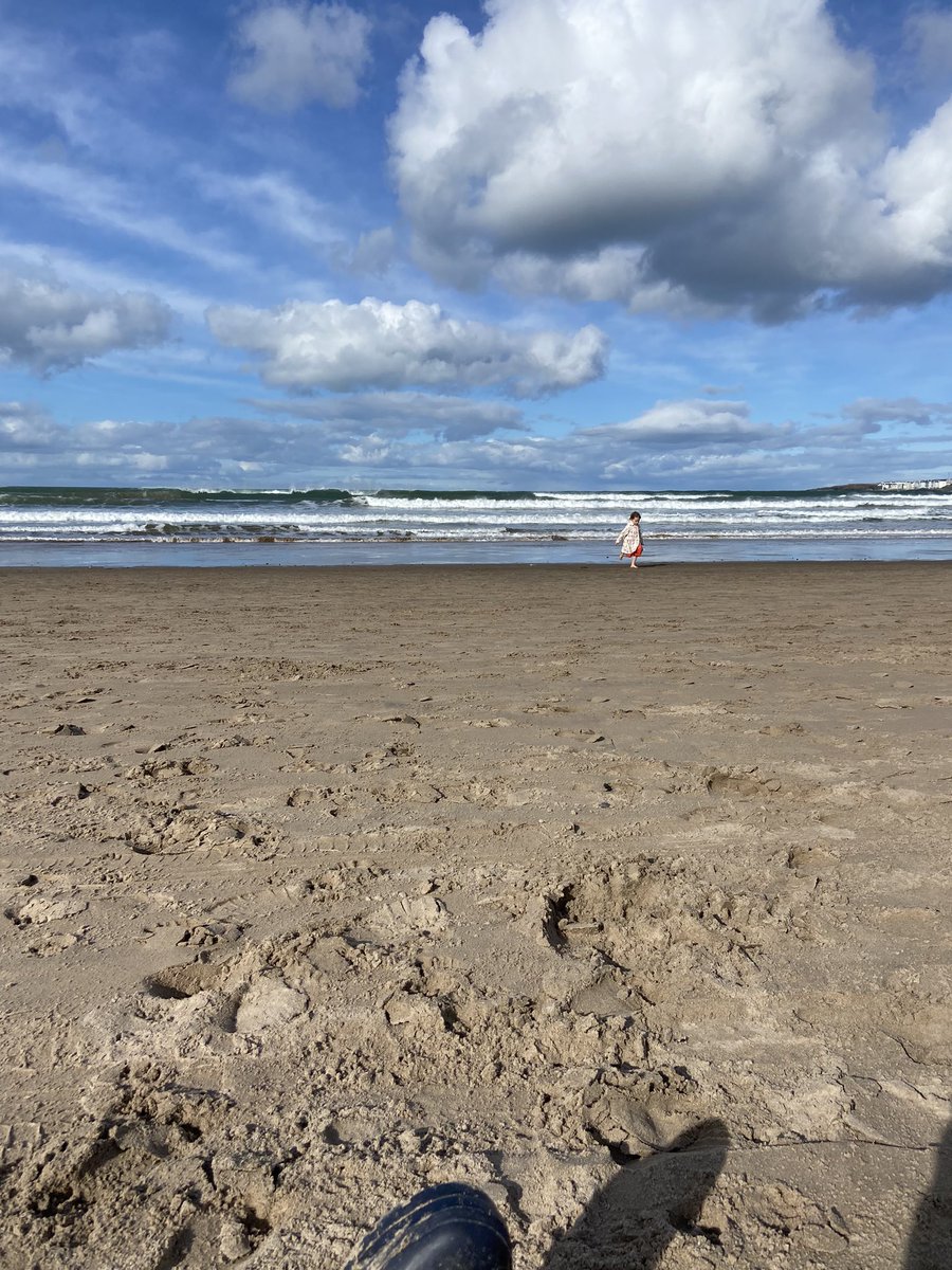 ProfVicSimms's tweet photo. Post @UlsterUniPsych open day trip to the beach. Yes. Thatโs my kid. On a beach in #ireland. In March. Tights off. Boots off. All the craic. #studyatulster https://t.co/cNiSA6HB4y