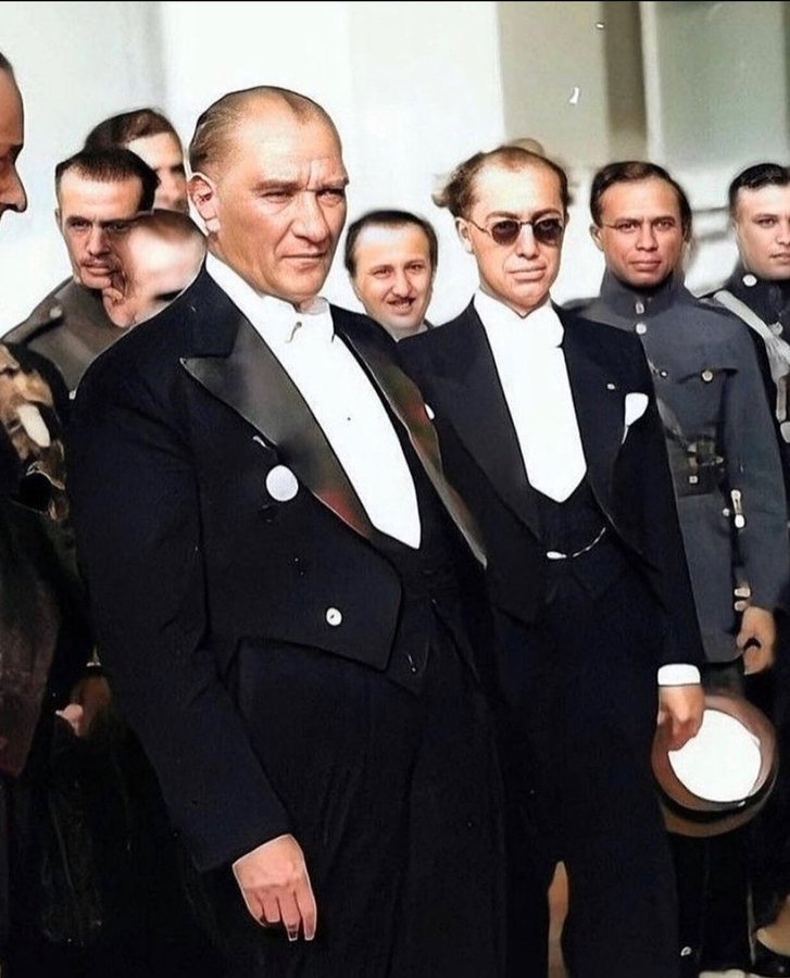 muhendisyenn's tweet photo. Gazi Mustafa Kemal Atatürk'e hakaret eden vatan hainidir. https://t.co/Xjpqm1jN95