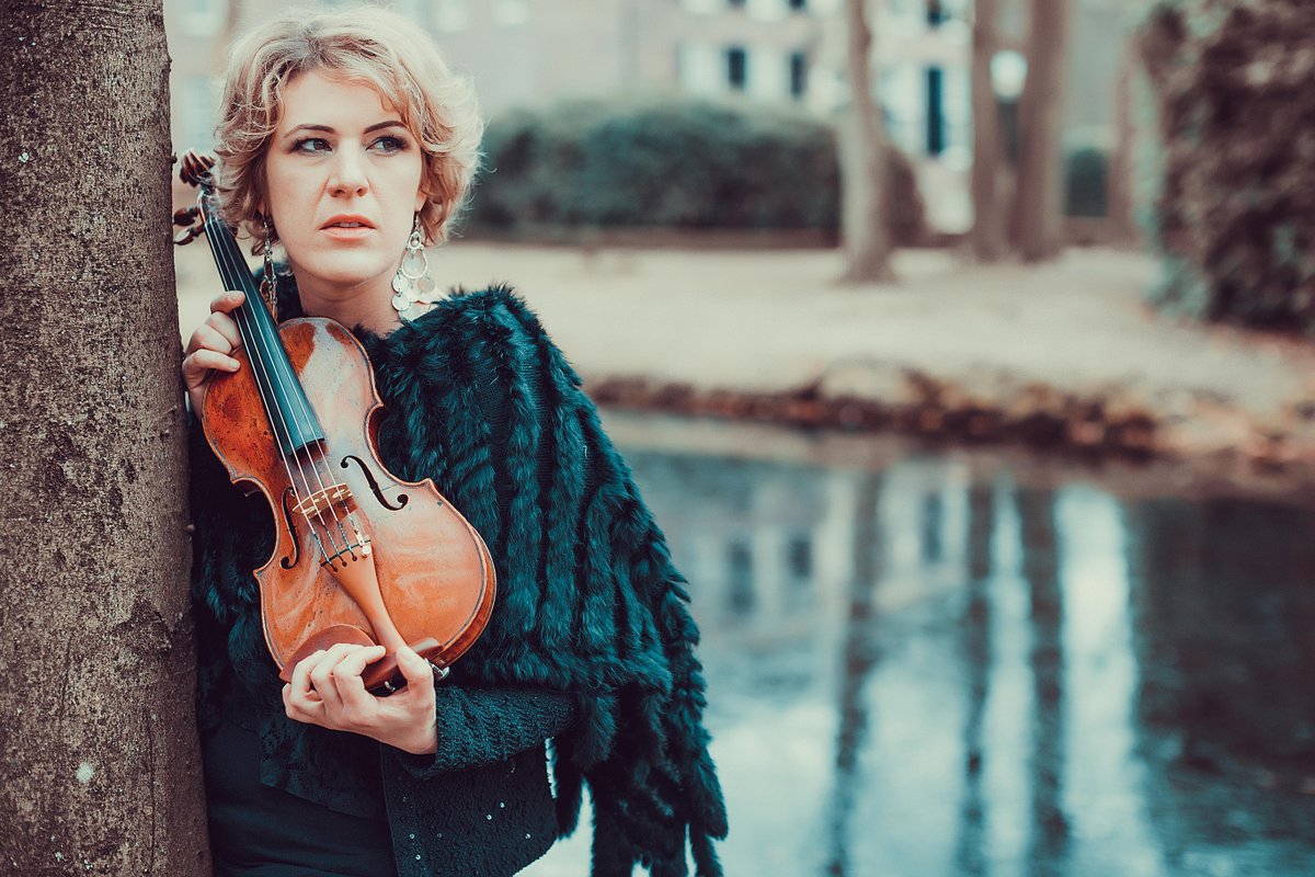 Russische topvioliste Anastasia Kozlova in actie voor Oekraïne: ’Het is allemaal zo pijnlijk en verdrietig. Ik hoop dat mensen zien dat er ook andere Russen zijn’ dlvr.it/SLZ2D1