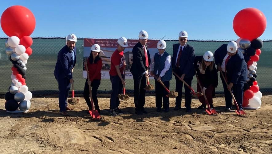 sonyachristian's tweet photo. #FrontPage @Bakersfieldcali @idesai98 @BAKcollege #TransformsLives 

For all of our rural programs that sometimes feel like they are forgotten — they are not forgotten - @rudysalasjr #ValleyStrong

https://t.co/pXRJLnKtRw

#RuralInitiative #EquityMatters https://t.co/qQZqbXJ6RD
