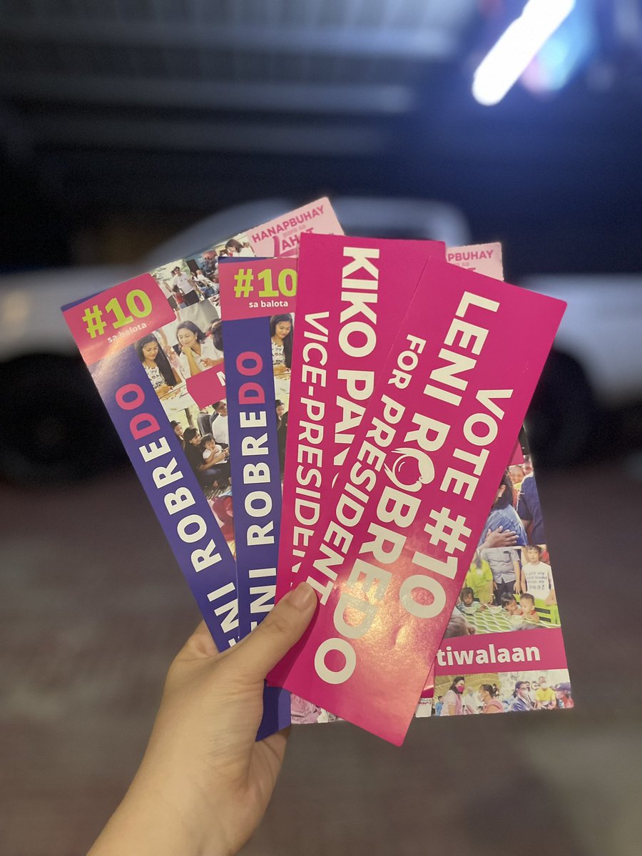 Paoisgood's tweet photo. #KulayRosaAngBukas So my neighbor approached me and gave me this. Haha! Cute lang. I'm just happy that almost lahat dito sa compound namin is SOLID LENI! 💖

#qcforleni https://t.co/e4PYfsOI5w