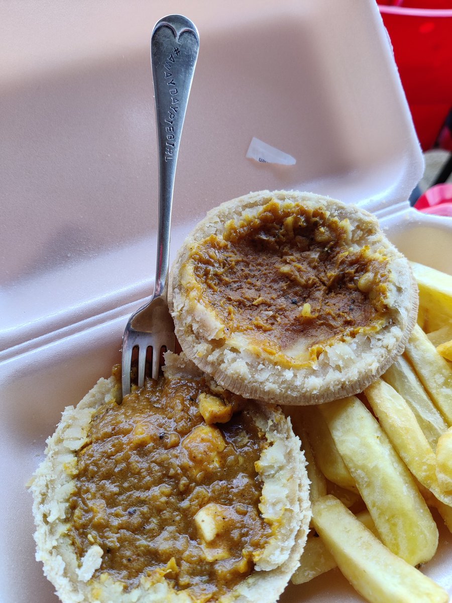 🍴 #AwayDayPieGirl™ 🍴 tweet media