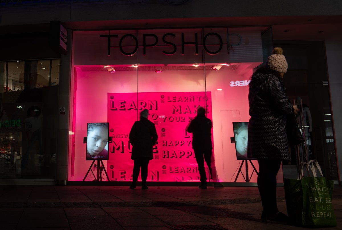 Dyspla Takeover at Palace Exchange
Part of the Palace Exchange Pop-Ups

Words Not Walls, produced by local arts organsation, DYSPLA, explores England’s ‘cultural apartheid’ and the value of creativity on young people’s self esteem.

#enfieldwinterlights