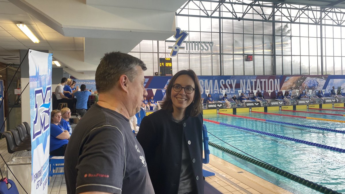 amelieavecvous's tweet photo. « Heureuse de rencontrer et de remercier le Président de #esmassynatation et ses nombreux bénévoles qui permettent de faire vivre ces grandes compétitions où les meilleurs jeunes nageurs nationaux sont présents ! »@AdeMontchalin https://t.co/WvqnqGIWwq